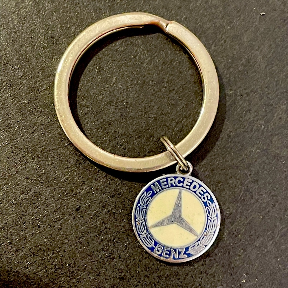 Mercedes key chain - Picture 2 of 2